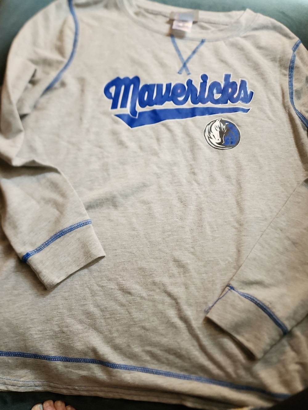 NBA Mavericks Crewneck Shirt in Gray and Blue. Size L